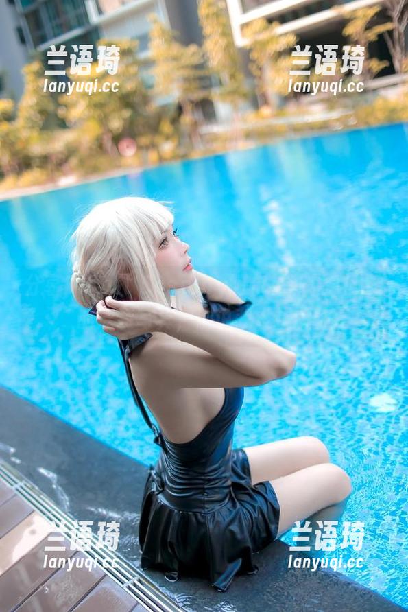 分享Kitkat Cosplay阿尔托莉雅Alter的泳装写真，别说我没提醒你